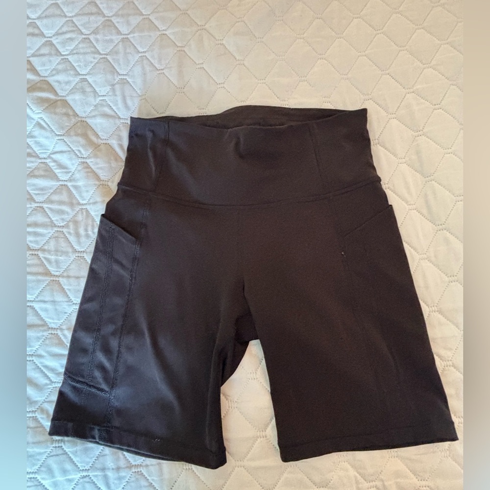 Athleta Women’s Ultimate Stash 7 Short- Black, Size Small